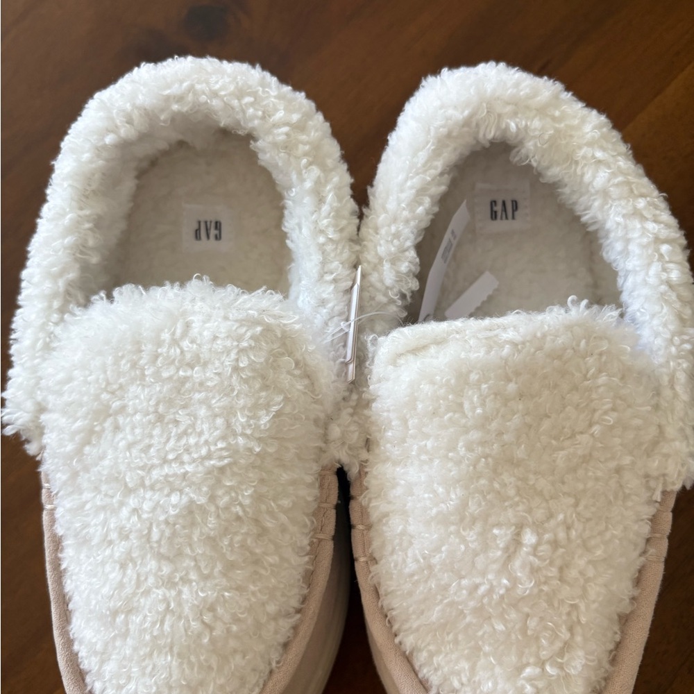 GAP White Fuzzy Slippers LilBoys 12/13